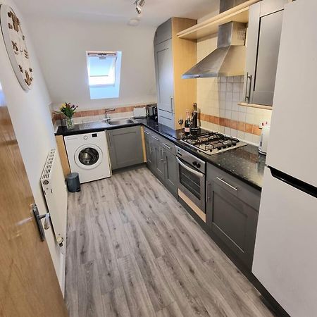 Centrally Located Boscombe Beach Apart With Parking Bournemouth Bagian luar foto