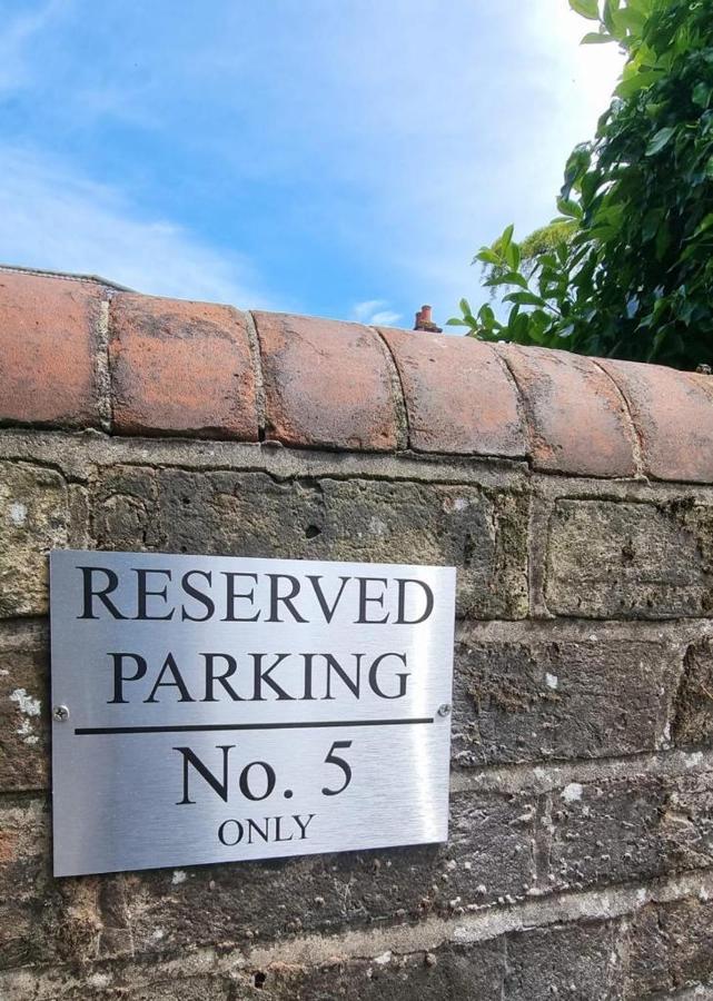 Centrally Located Boscombe Beach Apart With Parking Bournemouth Bagian luar foto