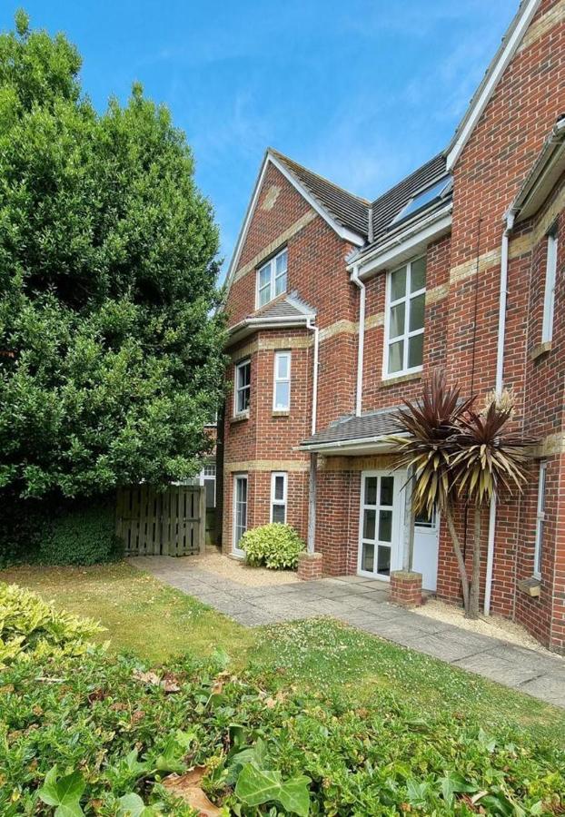 Centrally Located Boscombe Beach Apart With Parking Bournemouth Bagian luar foto