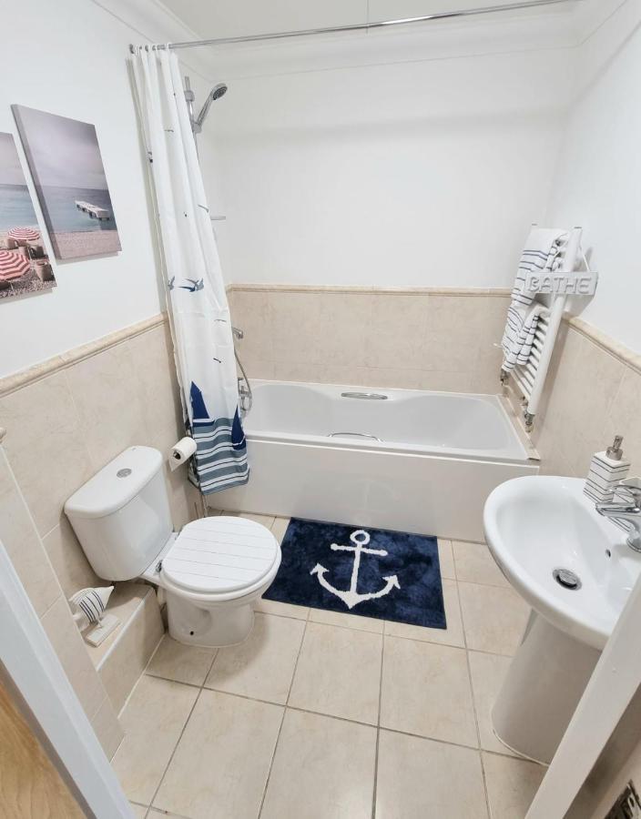 Centrally Located Boscombe Beach Apart With Parking Bournemouth Bagian luar foto