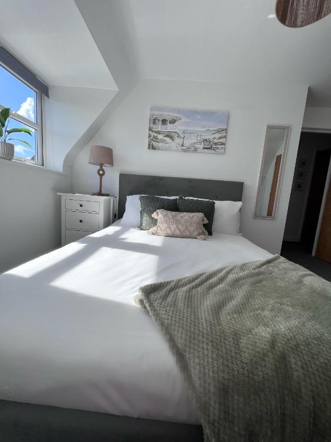Centrally Located Boscombe Beach Apart With Parking Bournemouth Bagian luar foto